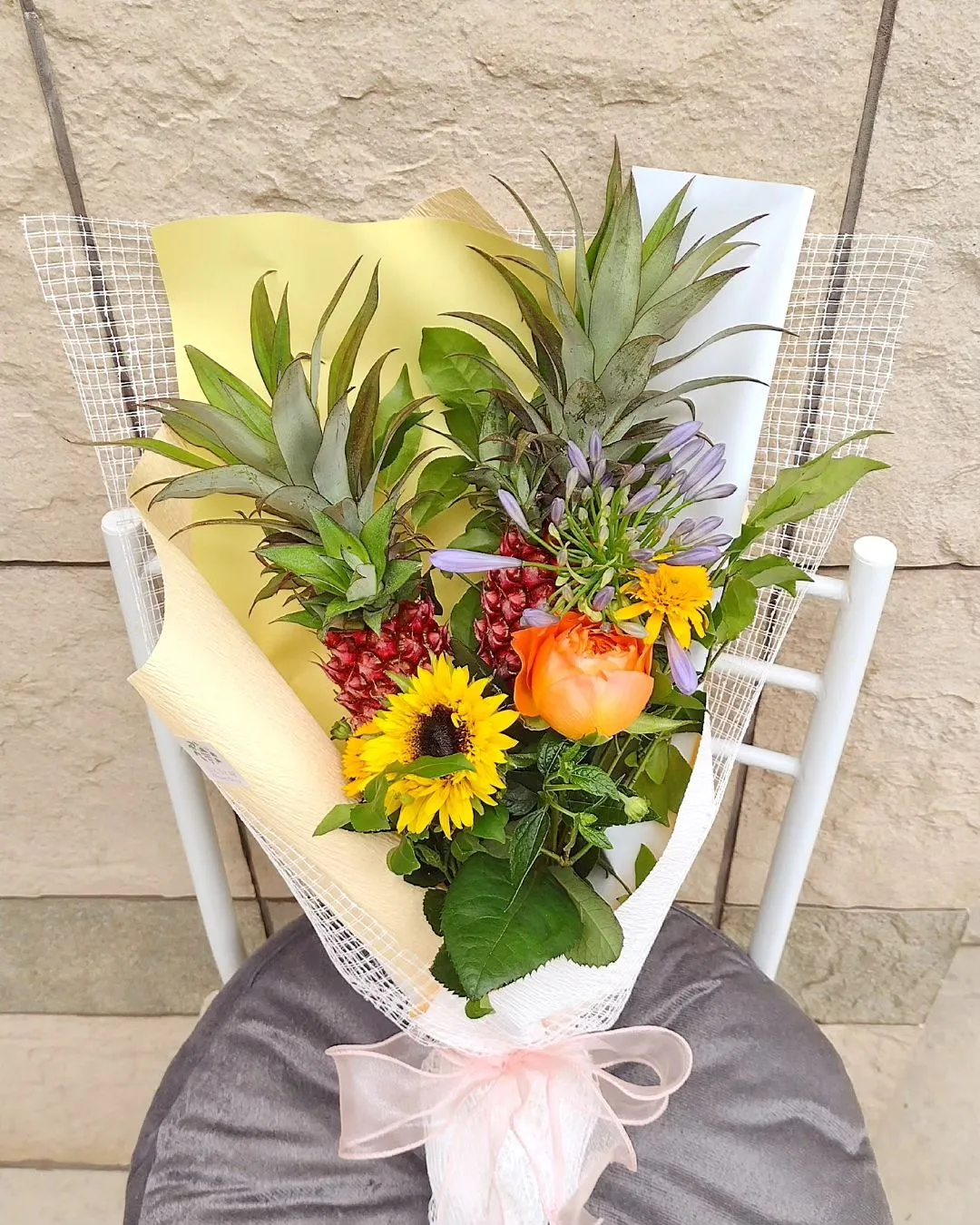 観賞用花パインをメインにした花束です🍍