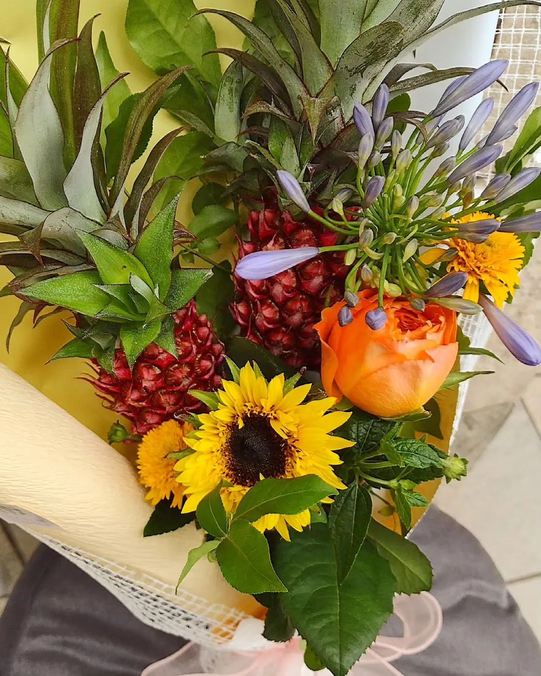 観賞用花パインをメインにした花束です🍍