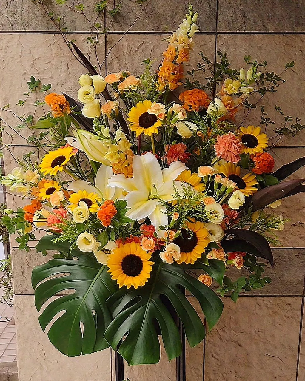 池袋のライブハウスにお届けしました。