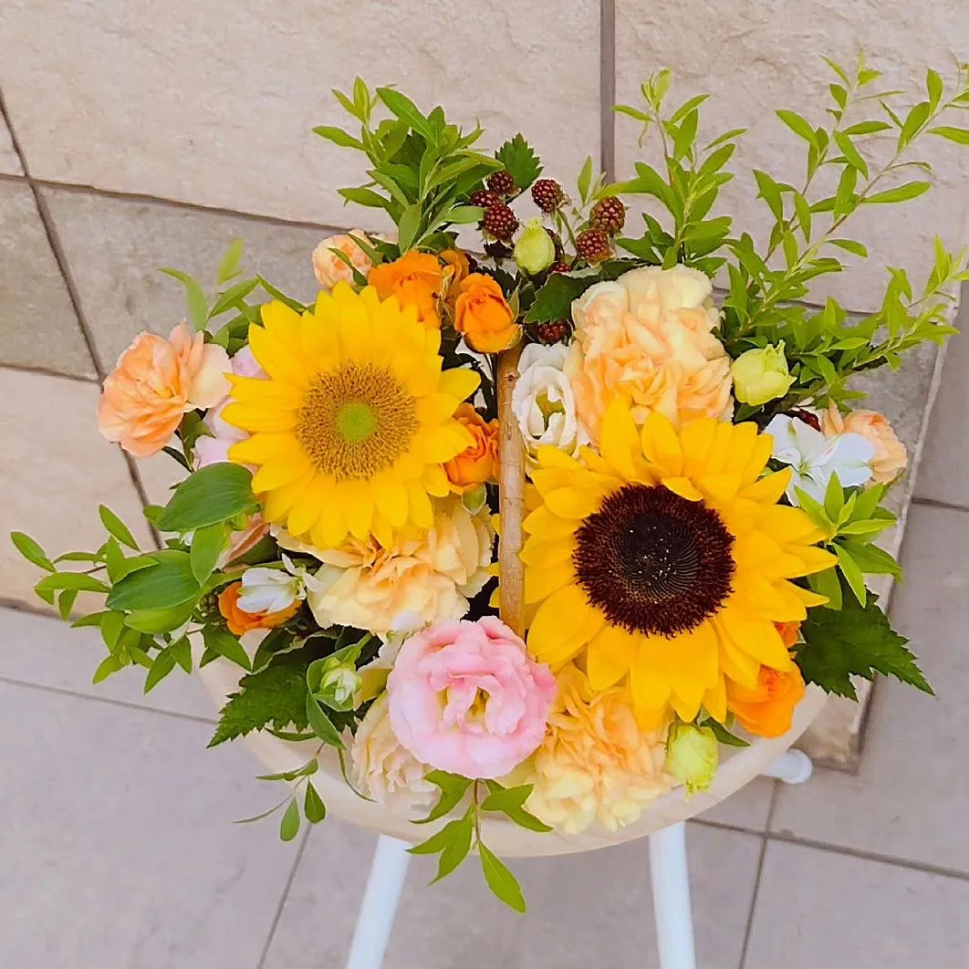 お祝い用にビタミンカラーでご注文頂きました。