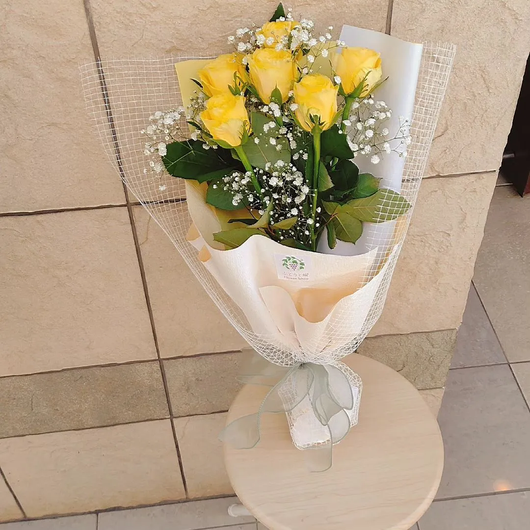 お誕生日のお祝いに黄色のバラの花束、ご注文頂きました🌹