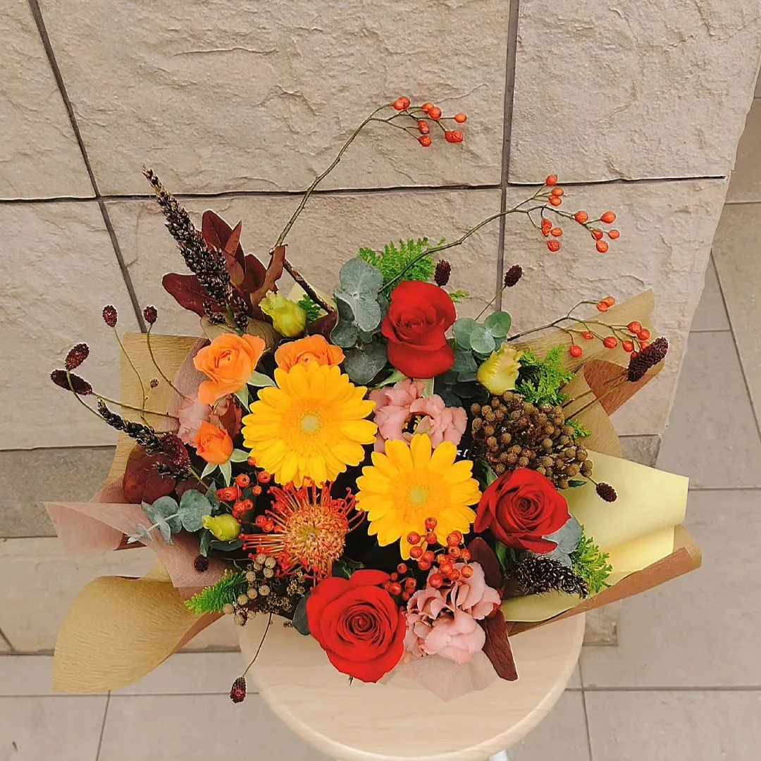 プレゼント用に、季節を感じる秋色アレンジのご注文頂きました。