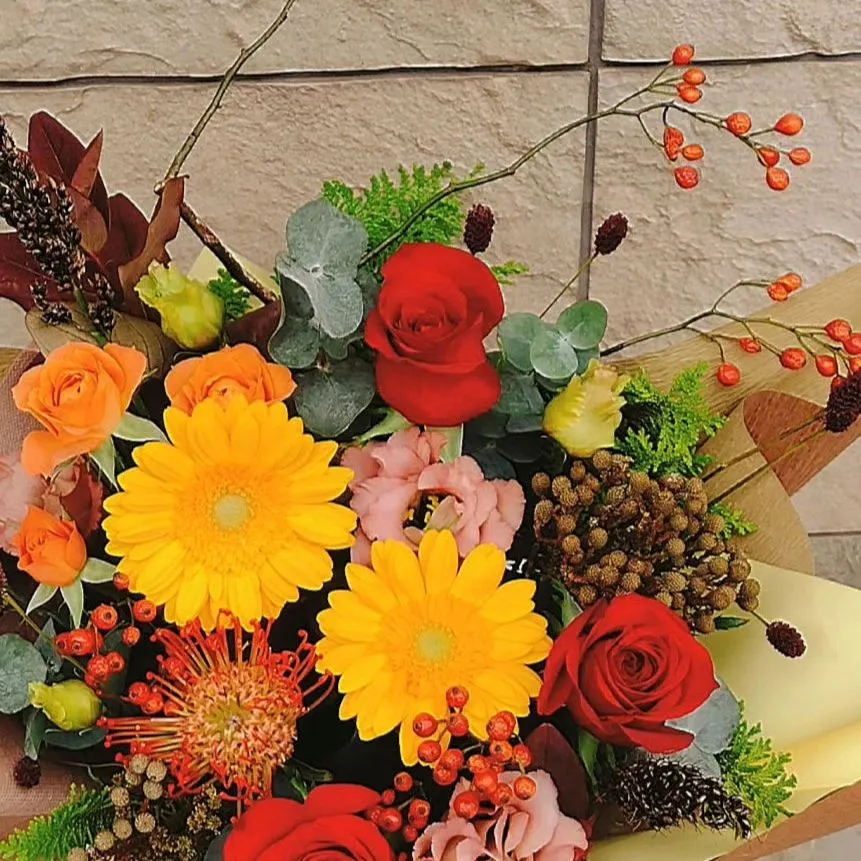 プレゼント用に、季節を感じる秋色アレンジのご注文頂きました。