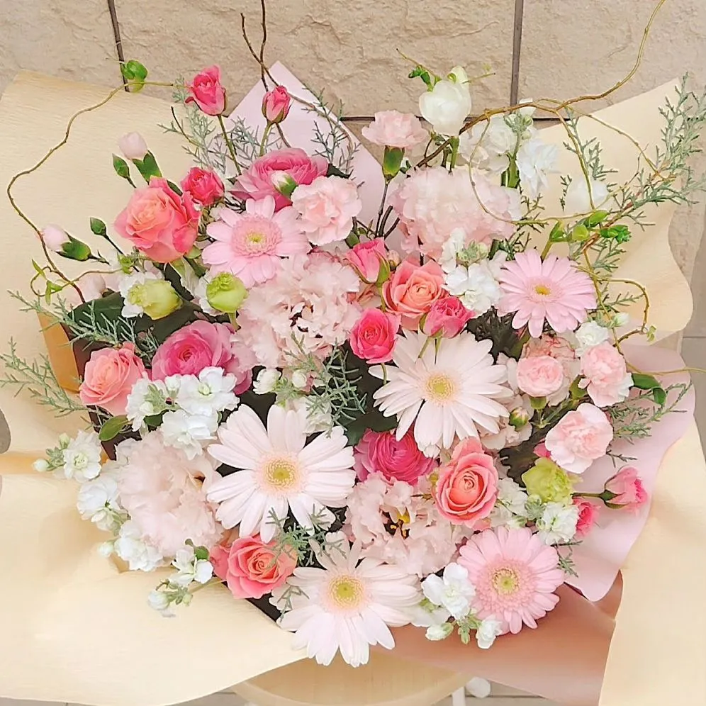 アーティストさんの個展開催のお祝いにご注文頂きました。