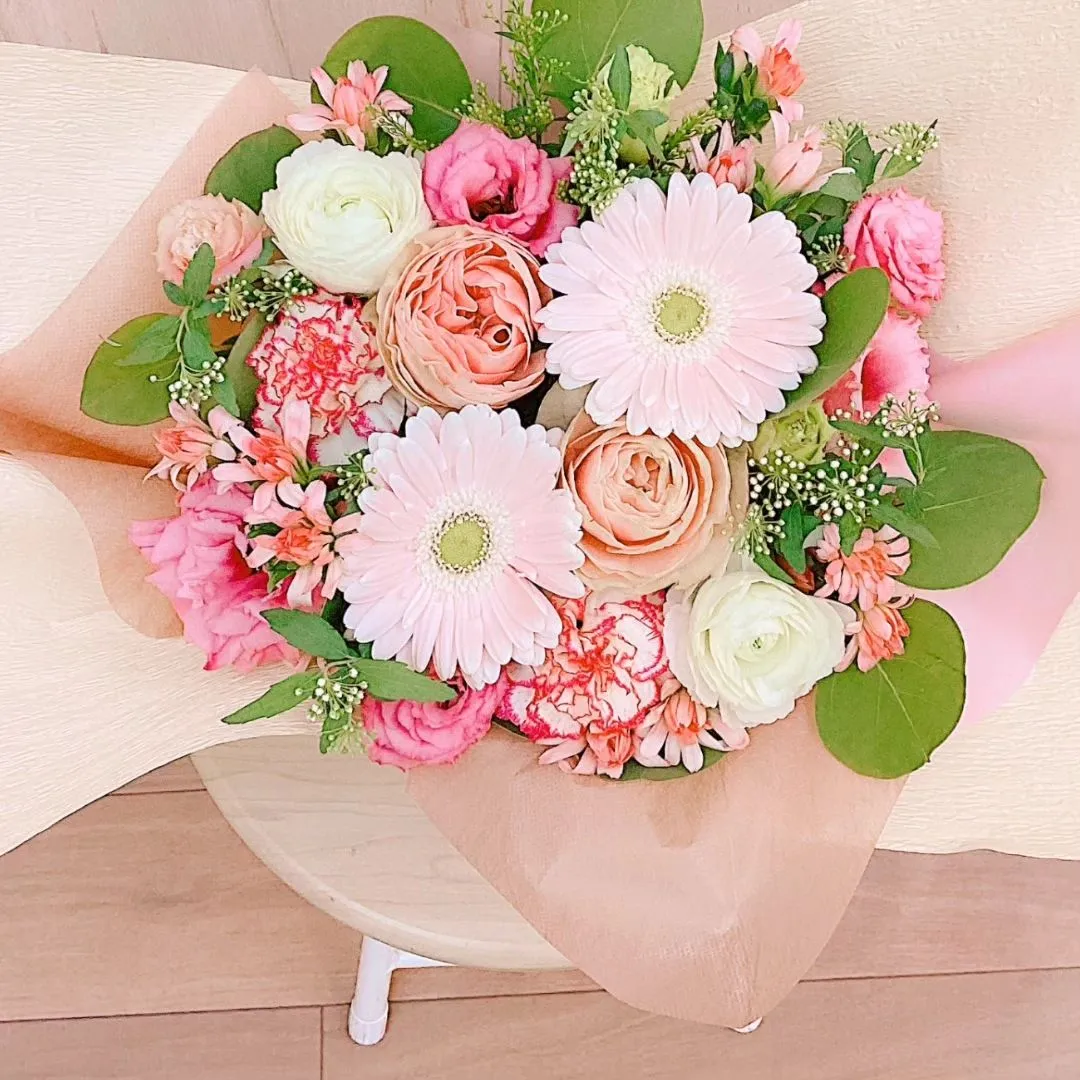 お花の好きなお母さまの誕生日に。