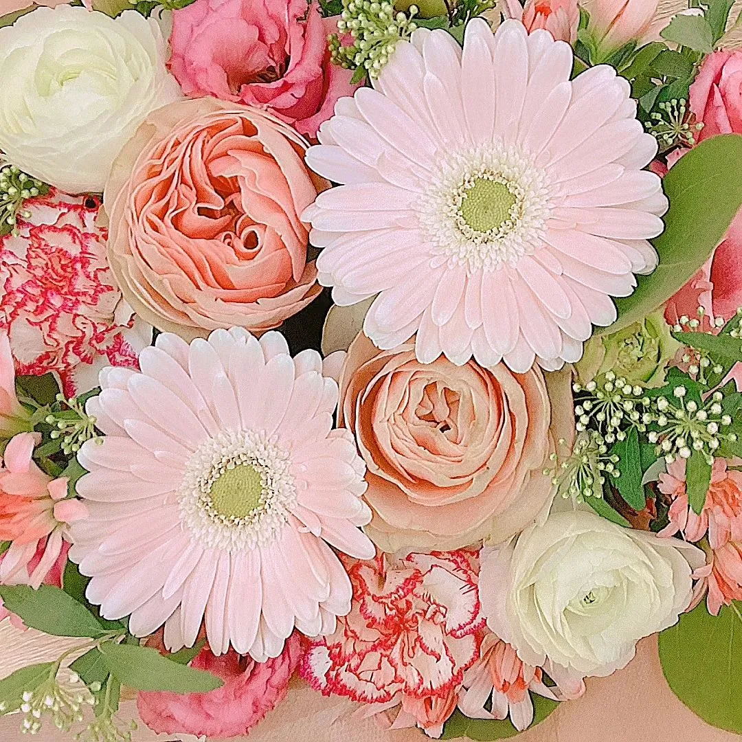 お花の好きなお母さまの誕生日に。